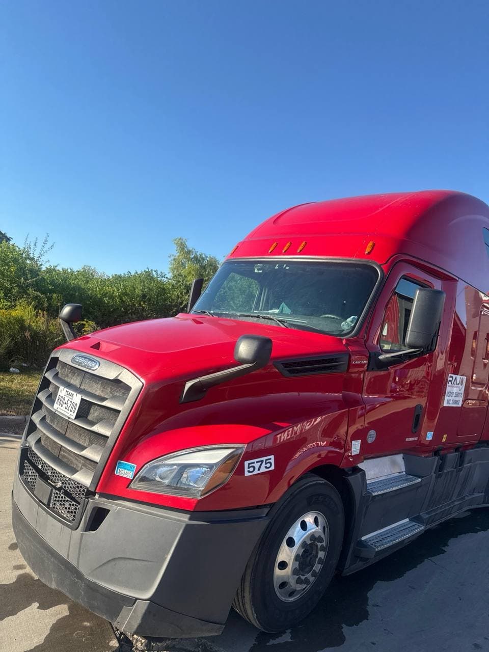 Freightliner Cascadia - RAJO Transportation